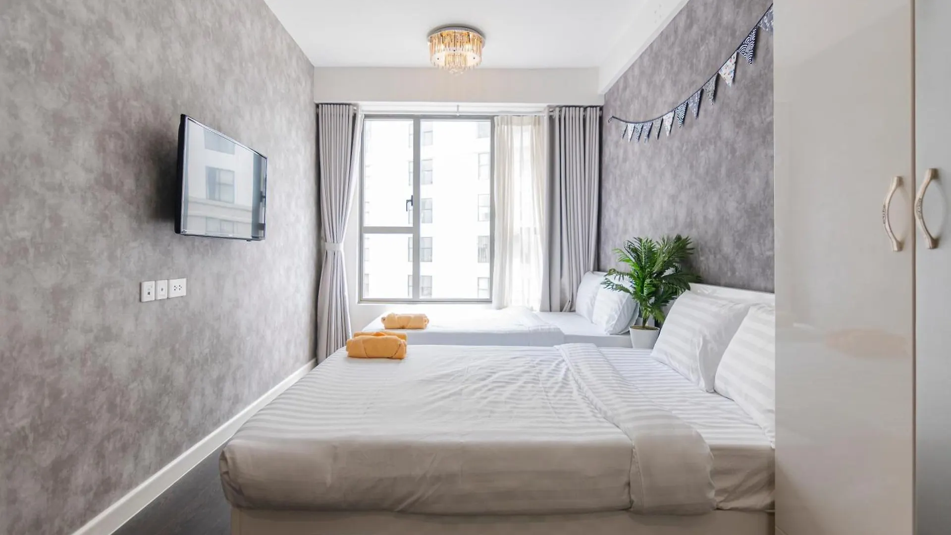 Grand Riverside Aparment 4Brs 5 Beds Near D1 Ho Chi Minh City Vietnam